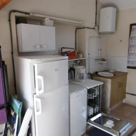 **gruissan : Climatisee, 6 Pers, Piscine, Acces Direct Plage, Parking, Commerces Proches** - Fr-1-796-53 *