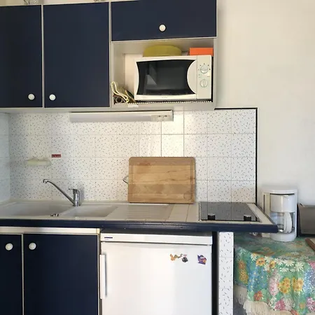 Holiday home **gruissan : Climatisee, 6 Pers, Piscine, Acces Direct Plage, Parking, Commerces Proches** - Fr-1-796-53 *